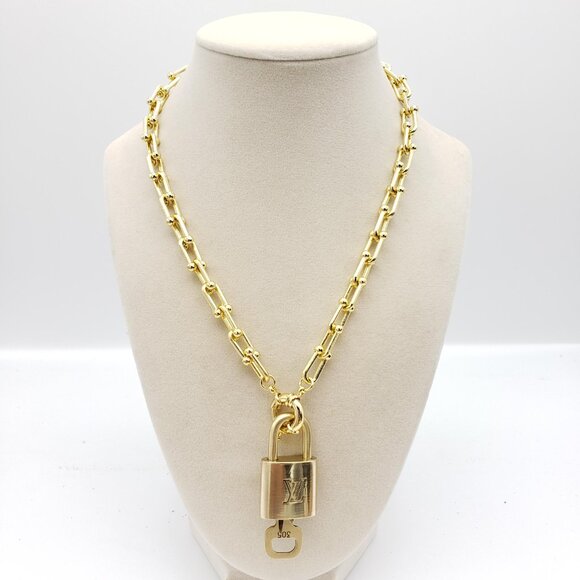 Authentic Louis Vuitton Gold Padlock Pendant w/Unbranded 18k  display picture 2